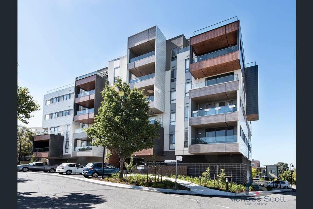 2 Bed 2 Bathroom Penthouse With Amazing Balcony & City Views - Across From Highpoint Maribyrnong Экстерьер фото