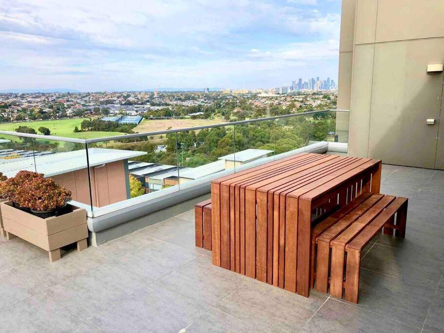 2 Bed 2 Bathroom Penthouse With Amazing Balcony & City Views - Across From Highpoint Maribyrnong Экстерьер фото