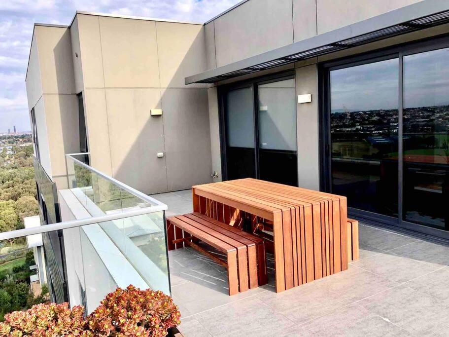 2 Bed 2 Bathroom Penthouse With Amazing Balcony & City Views - Across From Highpoint Maribyrnong Экстерьер фото